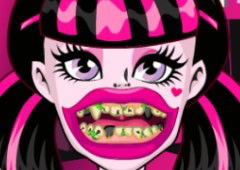 Draculaura Bad Teeth