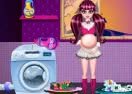 Pregnant Draculaura Washing Clothes